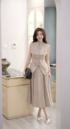 Set áo gile vạt chéo túi ngực và chân váy xếp ly
